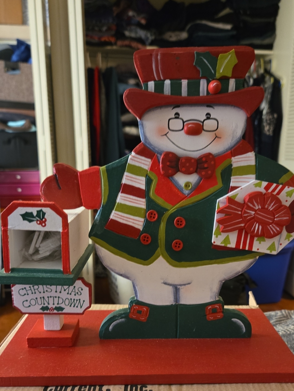 Festive Snowman Christmas Countdown Decoration - Green and Red